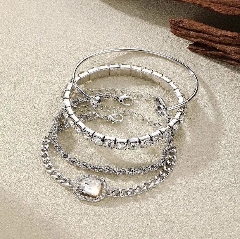 Women's geometric retro alloy bracelet set in gold or silver colour with four chain jewellery pieces