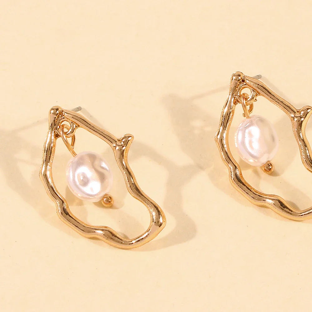 Irregular-shaped pearl earrings with a New Zealand-inspired design, made of alloy and imitation pearls