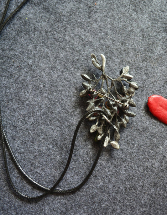 Trendy distressed pearl necklace with antique silver finish and natural pearl accents, a versatile accessory for the Kiwi lifestyle