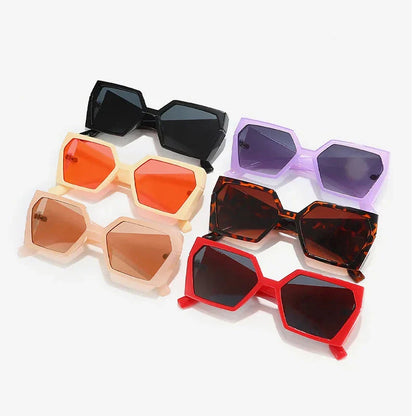 Luxury Vintage Square Sunglasses in Red with Gradient Lenses and Durable Plastic Frame