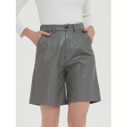 Stylish knee-length PU leather shorts for Kiwi women, featuring a flattering mid-rise waist and elastic waistband for maximum comfort.