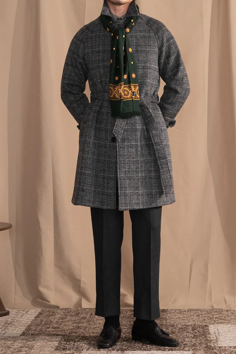 Warm and cosy wool mid-length jacket for Kiwi men, featuring a classic lapel collar and single-breasted design