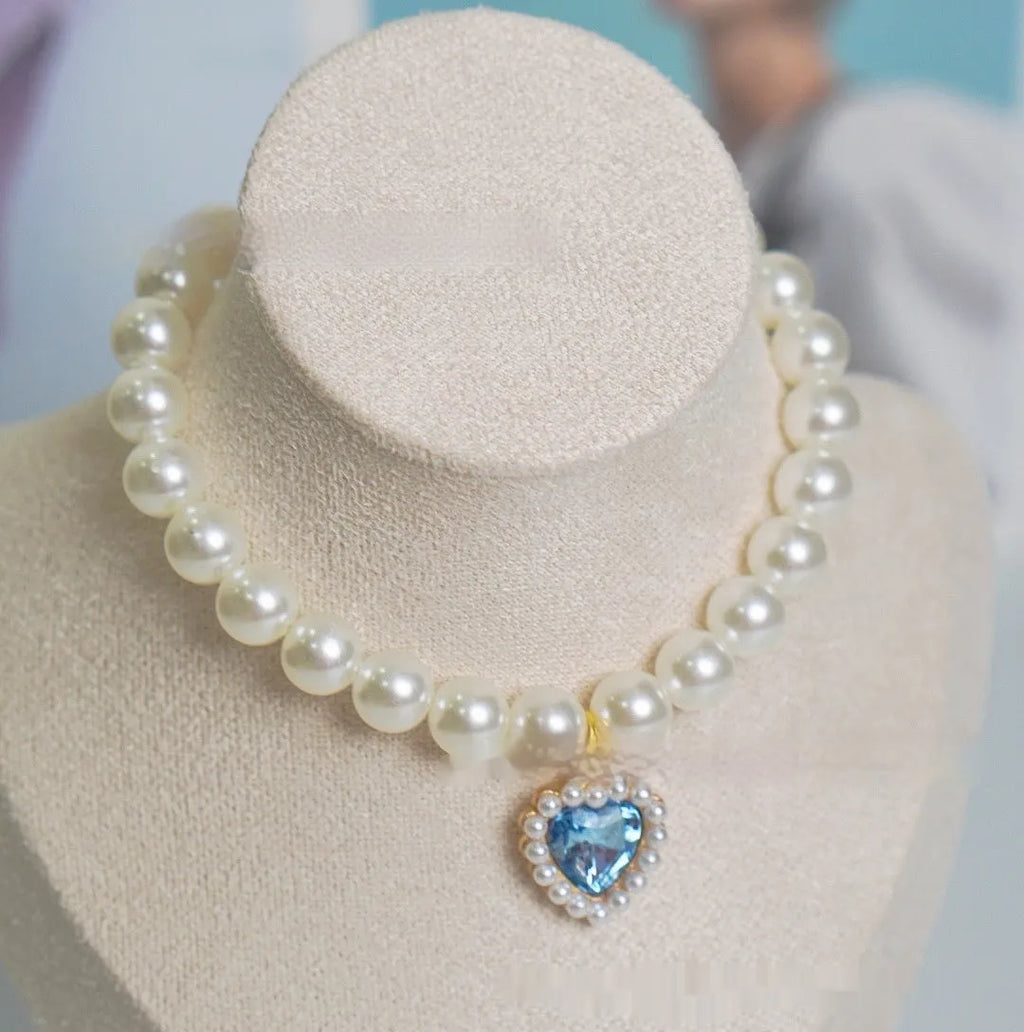 A decorative gem-style cat collar in plastic alloy resin, shown in multiple solid colours with adjustable sizing.