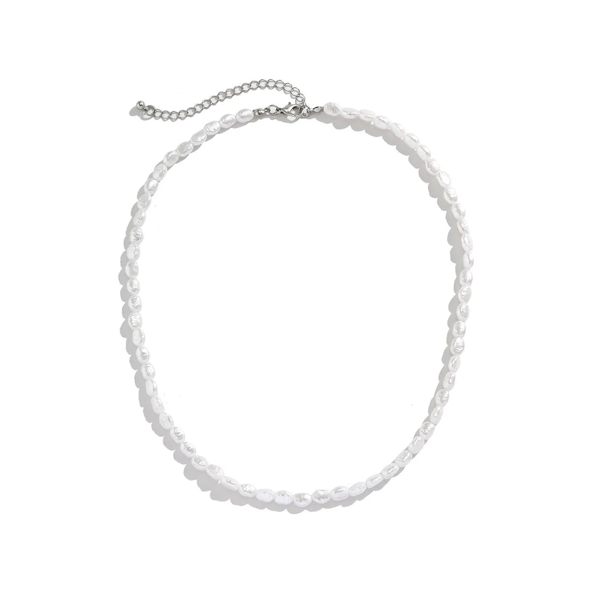 White U-shaped imitation pearl men's necklace with a shellfish pendant on a model.