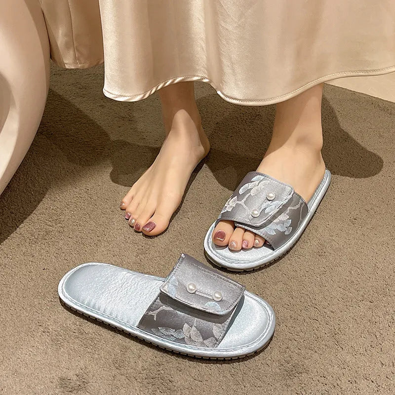 Casual non-slip slippers with TPR sole and breathable upper, shown in white, pink, and blue, sizes 36-41