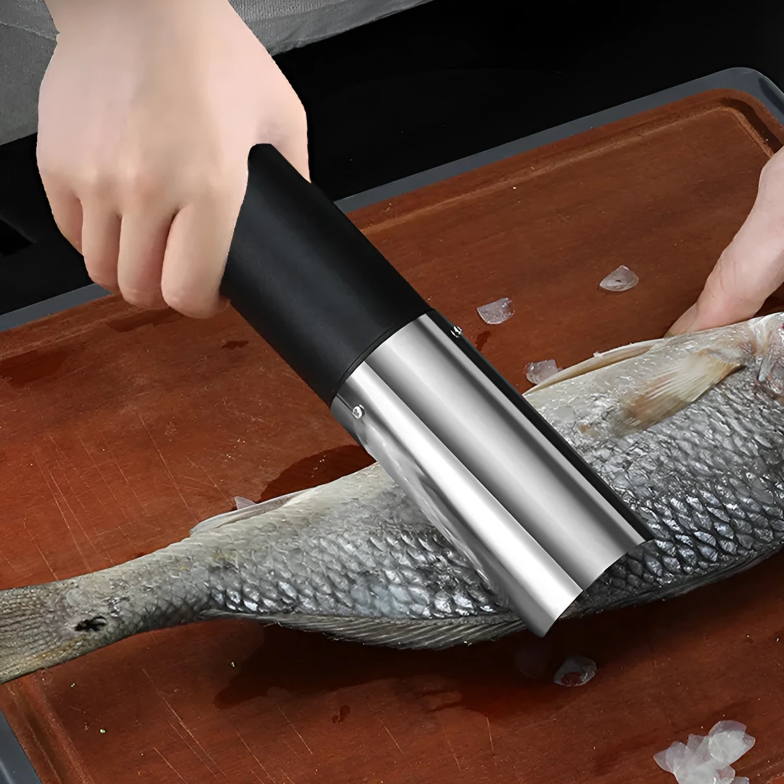 125W electric razor fish scaler machine in handheld format with charging capability