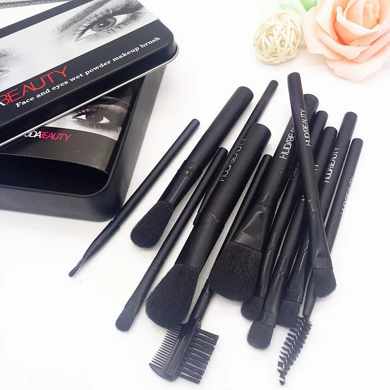 12 makeup brushes in black tin box with corrugated silk nylon bristles and wooden handles
