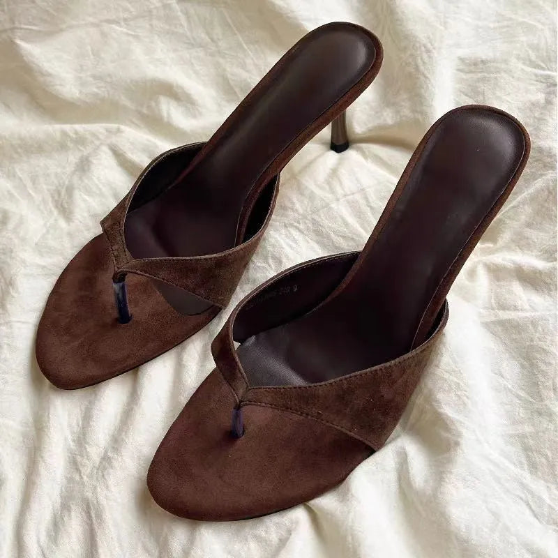 Women's pointed toe flip-flops with PU upper and rubber sole, black or brown, sizes 35-42
