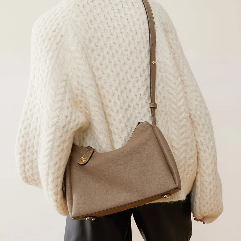 Genuine leather cross body shoulder bag in retro style with zipper closure and internal pockets