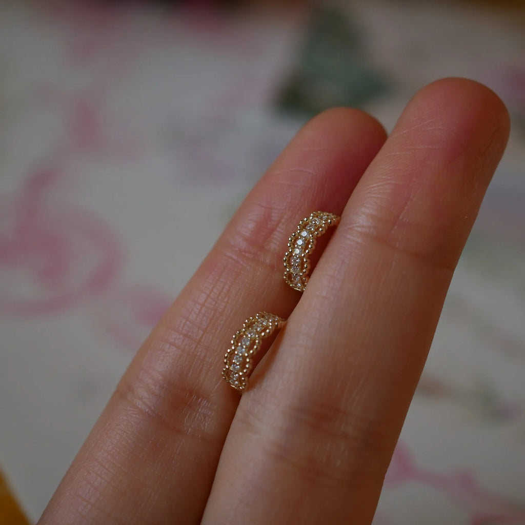Small lace pattern clip earrings in 925 silver with gold or platinum colour electroplated finish