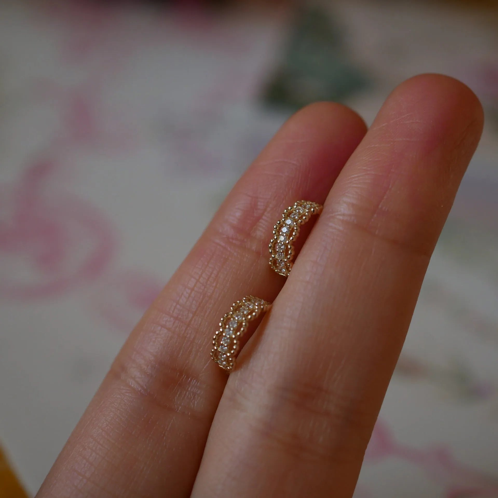 Small lace pattern clip earrings in 925 silver with gold or platinum colour electroplated finish