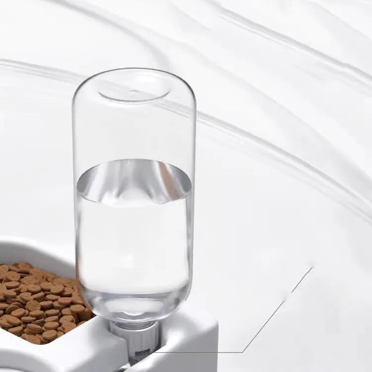 White cat water fountain with food-grade materials and 2.5 litre capacity