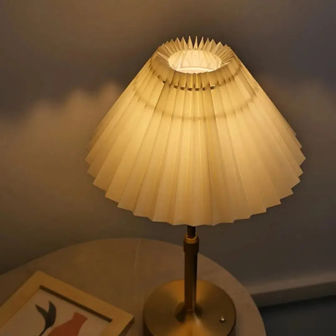 Retro French fabric metal table lamp with D-type telescopic design, warm light, 2000mAh or 5000mAh charging model.