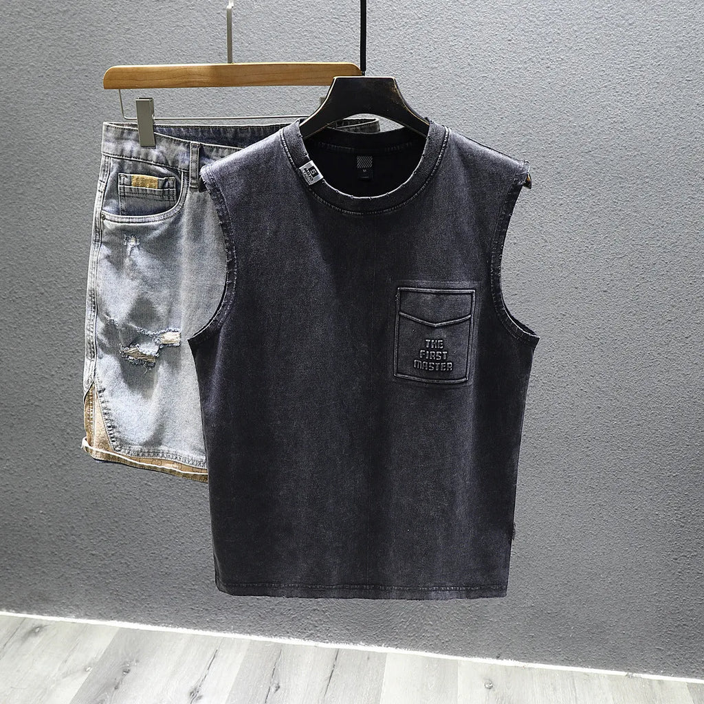Solid colour cotton sleeveless fitness t-shirt with straight hem in loose fit design