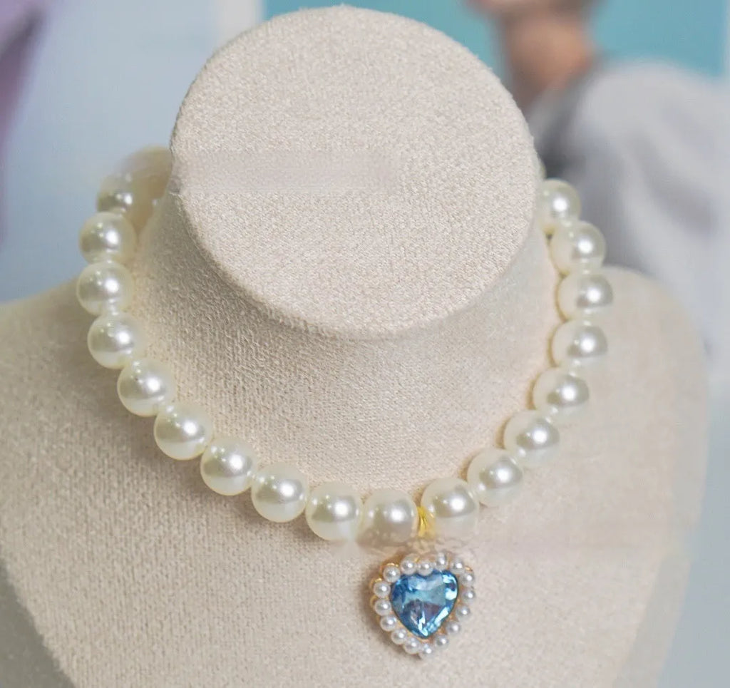 A decorative gem-style cat collar in plastic alloy resin, shown in multiple solid colours with adjustable sizing.