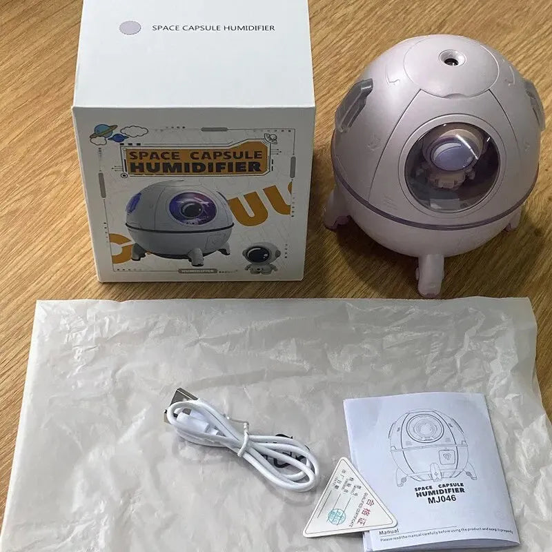 Portable USB astronaut-themed humidifier with colourful LED lights and 220ml water tank