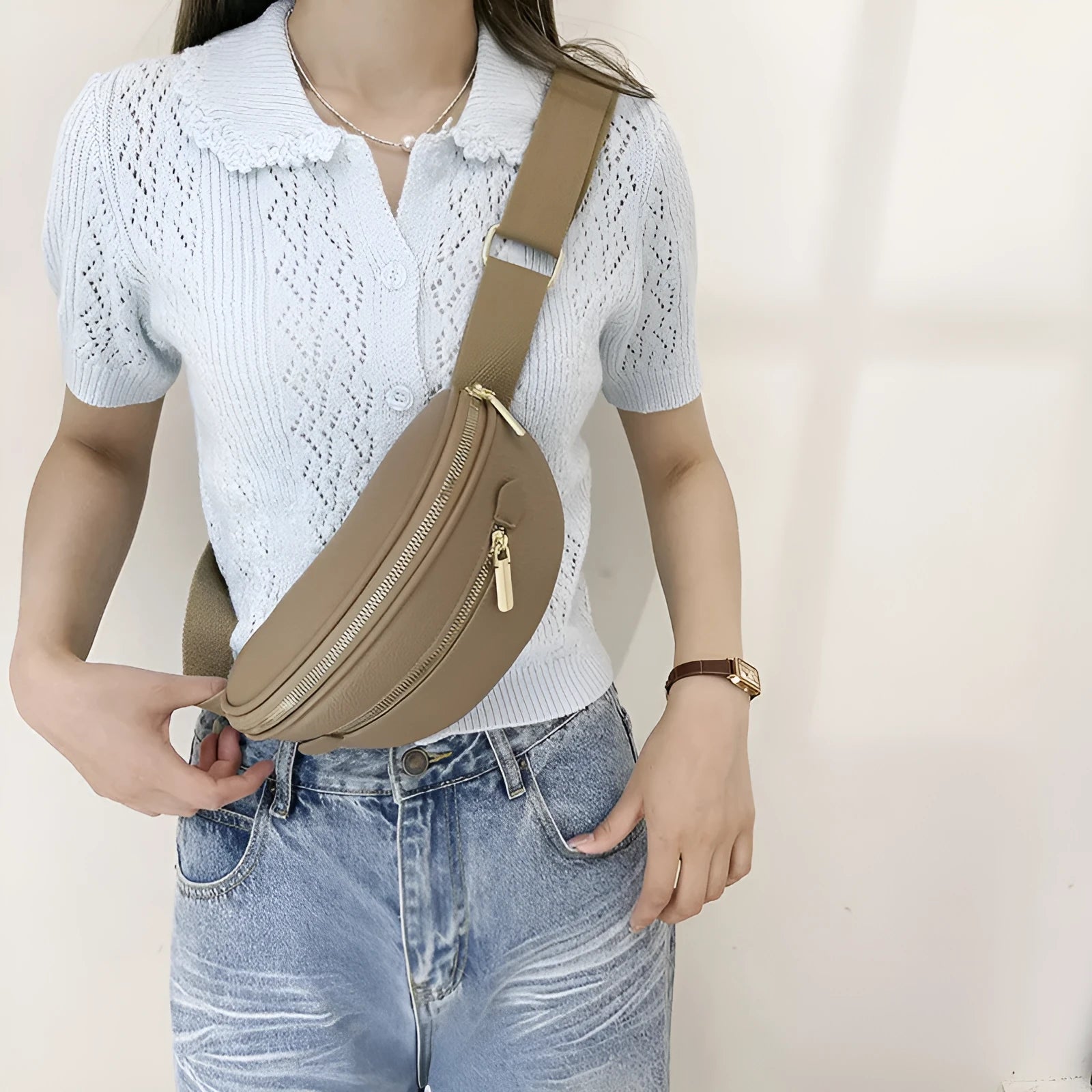 Retro women's single shoulder crossbody bag in PU leather with stitched detail, black colour, front view