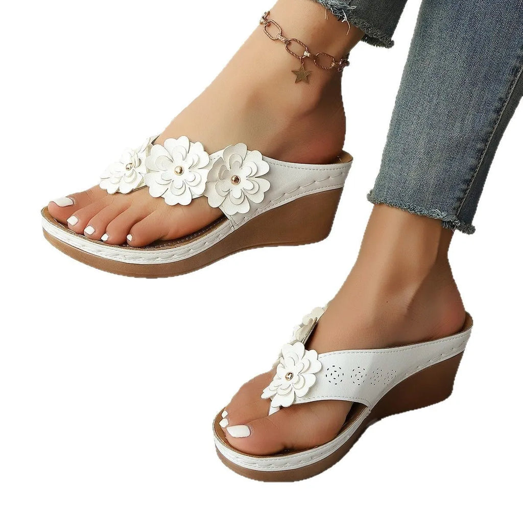 Flower stitching wedge women's sandals in white, round toe, PU upper, casual style