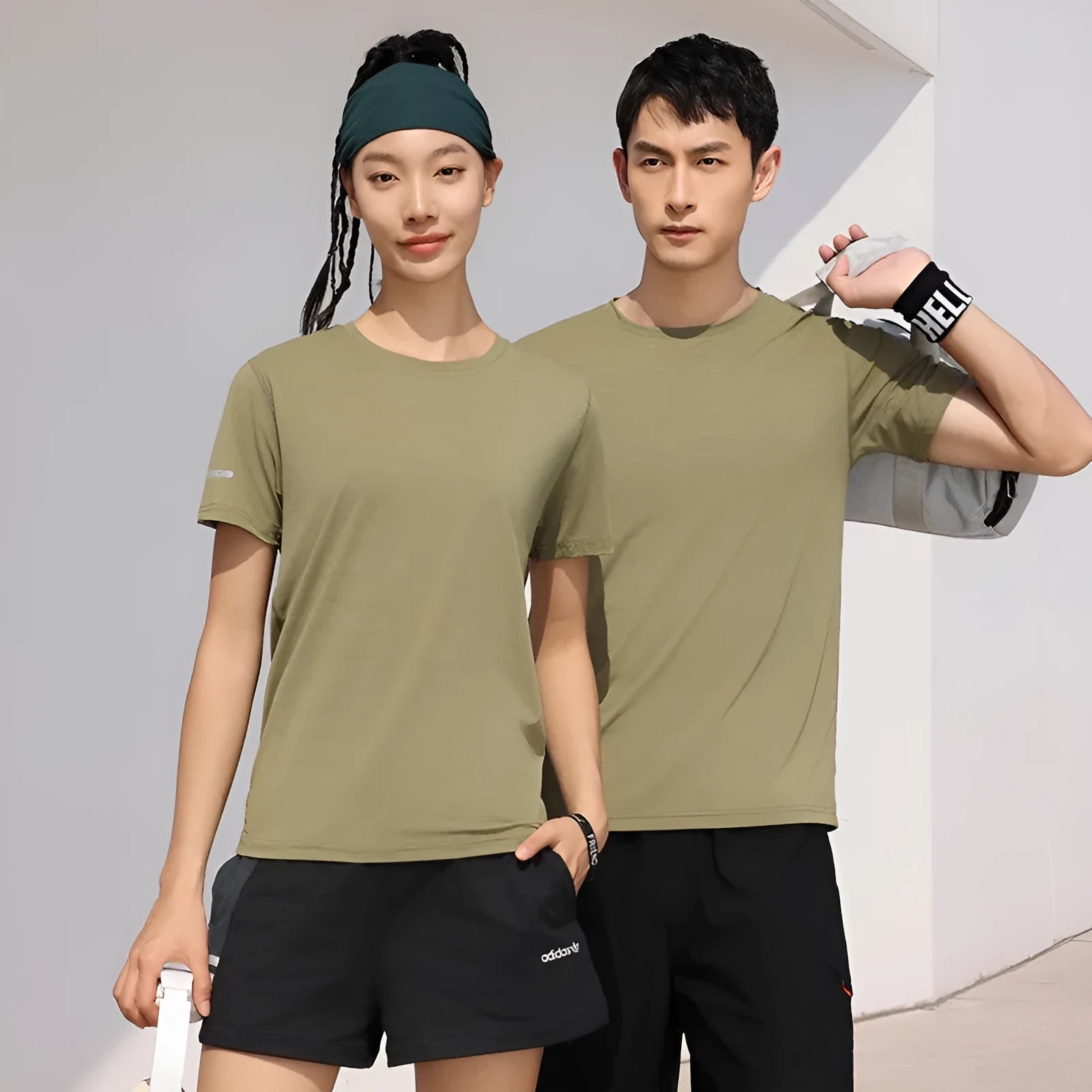 Short sleeve round neck work t-shirt in a solid colour with quick-dry waterproof features.