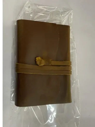 Real leather notebook in crazy horse brown with pure manual binding and 120gsm kraft paper pages measuring 100x155mm