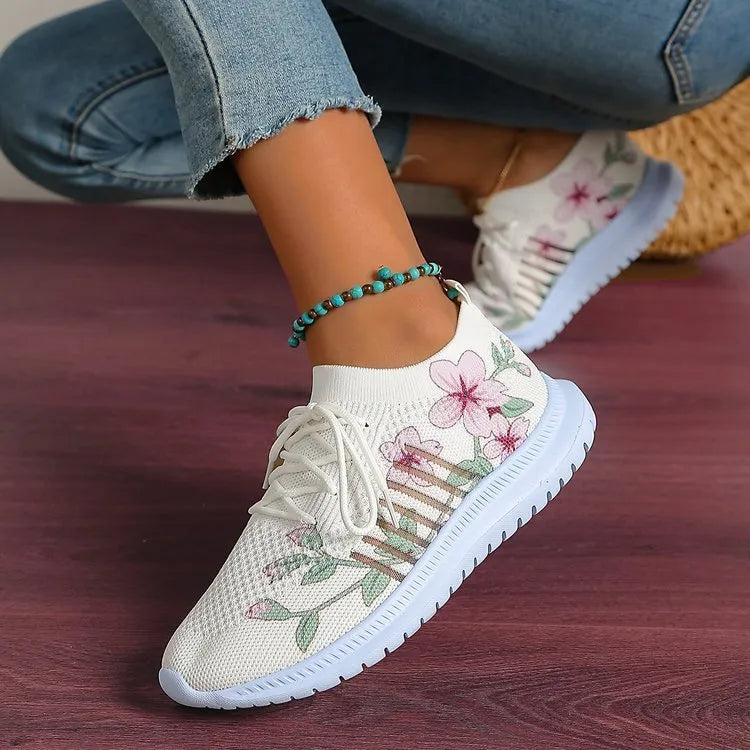 Women's Milky White mesh running shoes with Flyknit upper and flat rubber sole