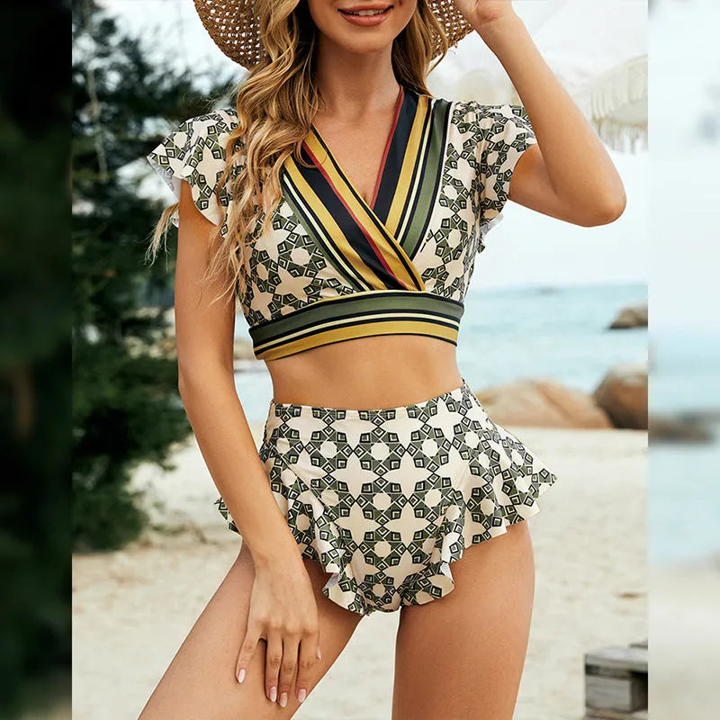 Green flounced backless lace-up V-neck bikini swimsuit set with matching shorts