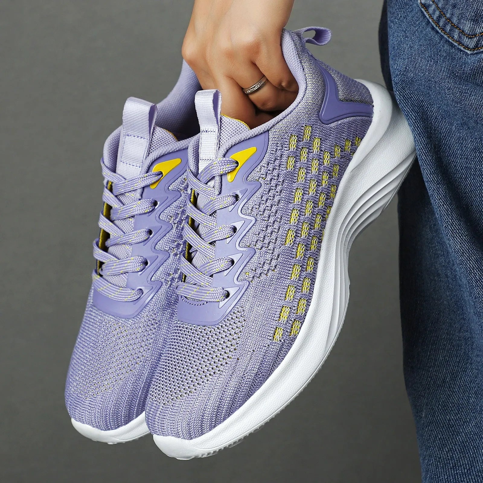 Women's lavender purple Flyknit running shoes with mesh lining and striped pattern, flat heel