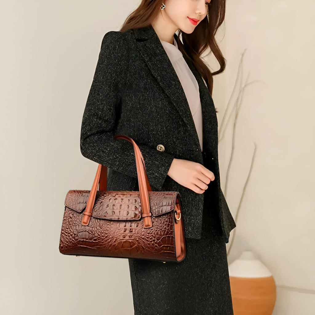 Soft leather large capacity shoulder messenger bag in horizontal square shape