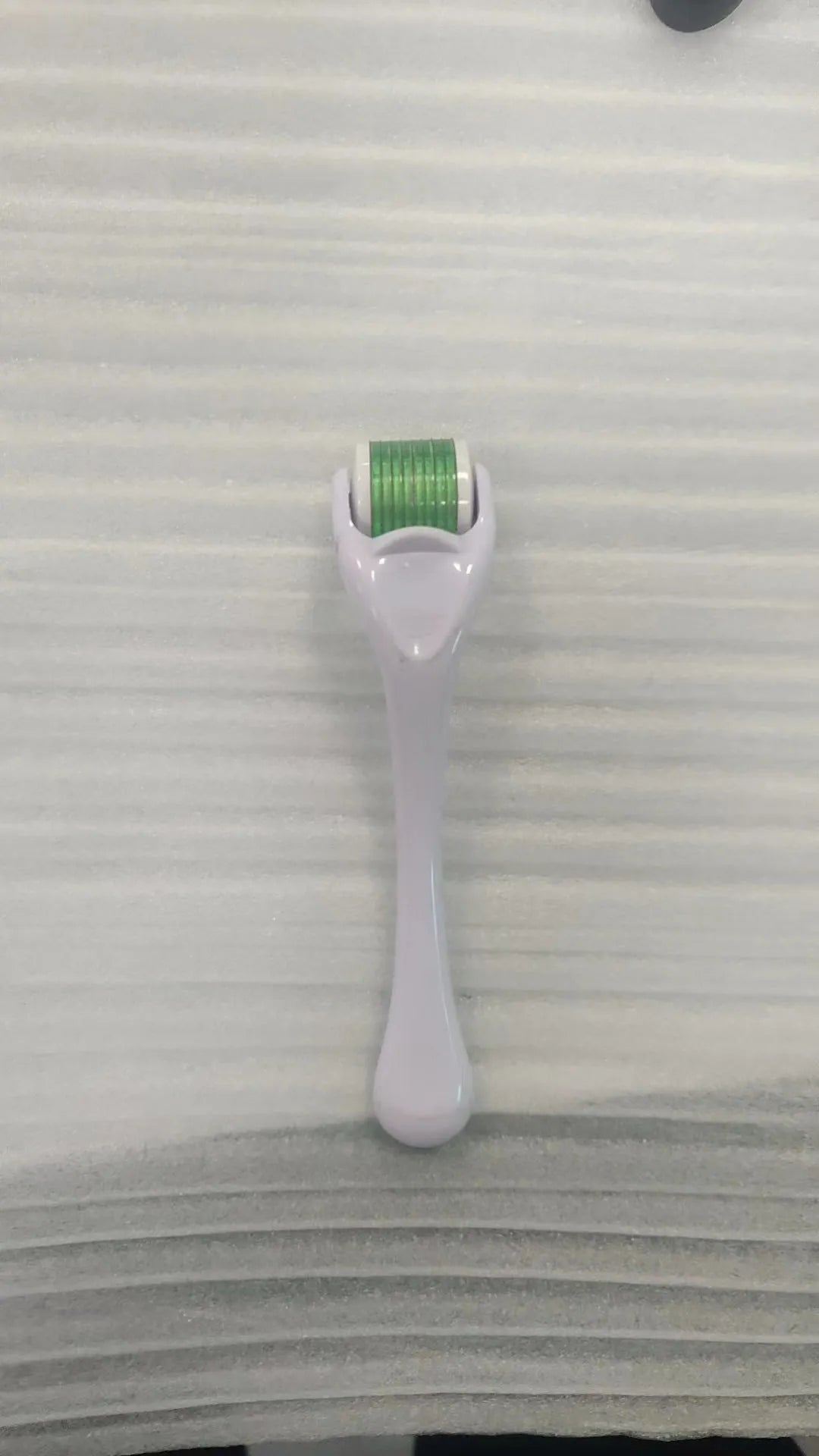 540 needle micro needle roller derma roller with black handle and purple wheel