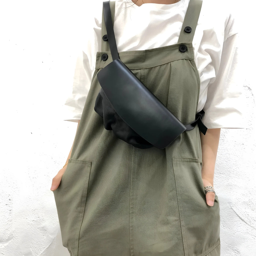 Black first layer cowhide leather handmade single-shoulder bag for women with compact design and urban simplicity style
