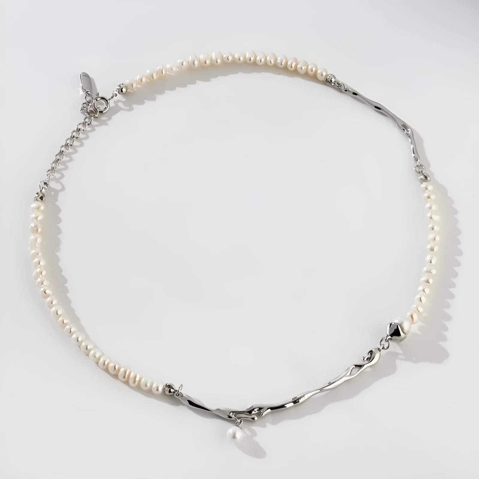 Stitching niche design imitation pearl necklace with copper pendant in electroplated silver, O-ring chain, unisex style