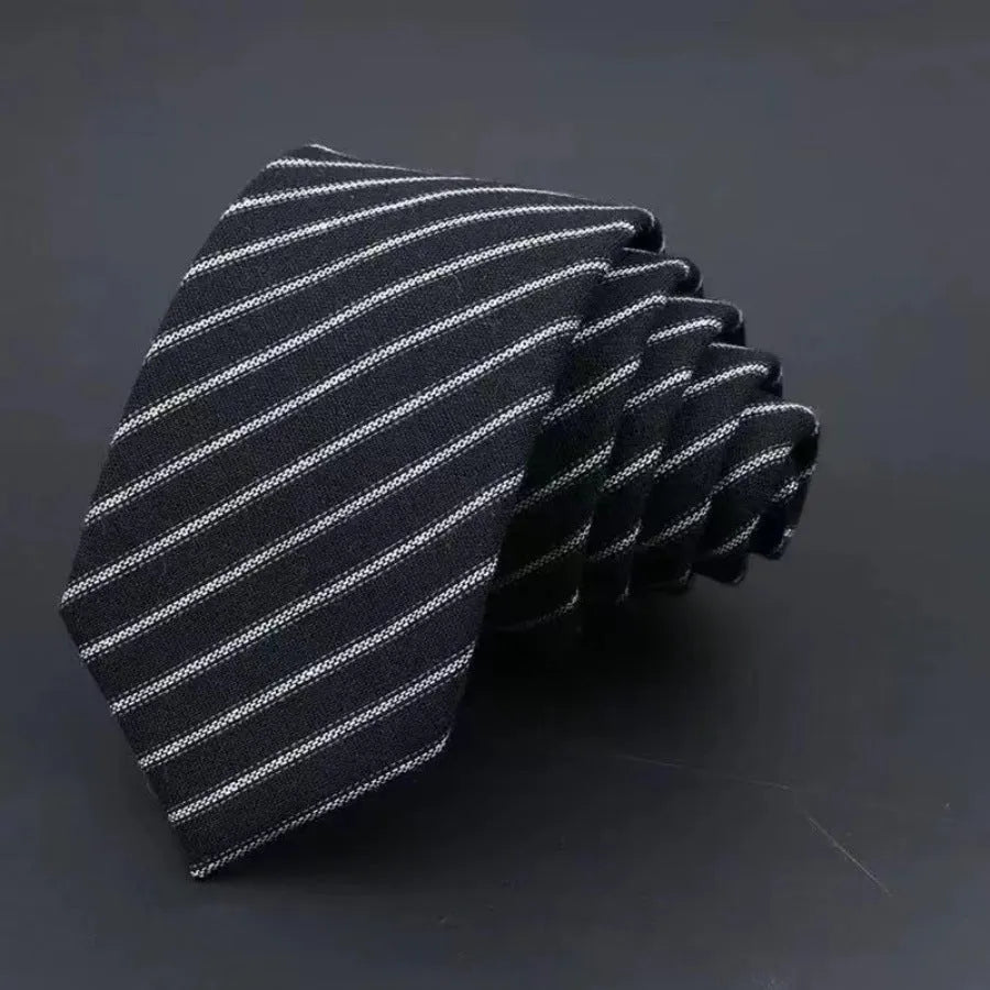 Thickened sanded fabric hand hit arrow-shaped bow tie for men in polyester yarn, black background with white line clapping device pattern