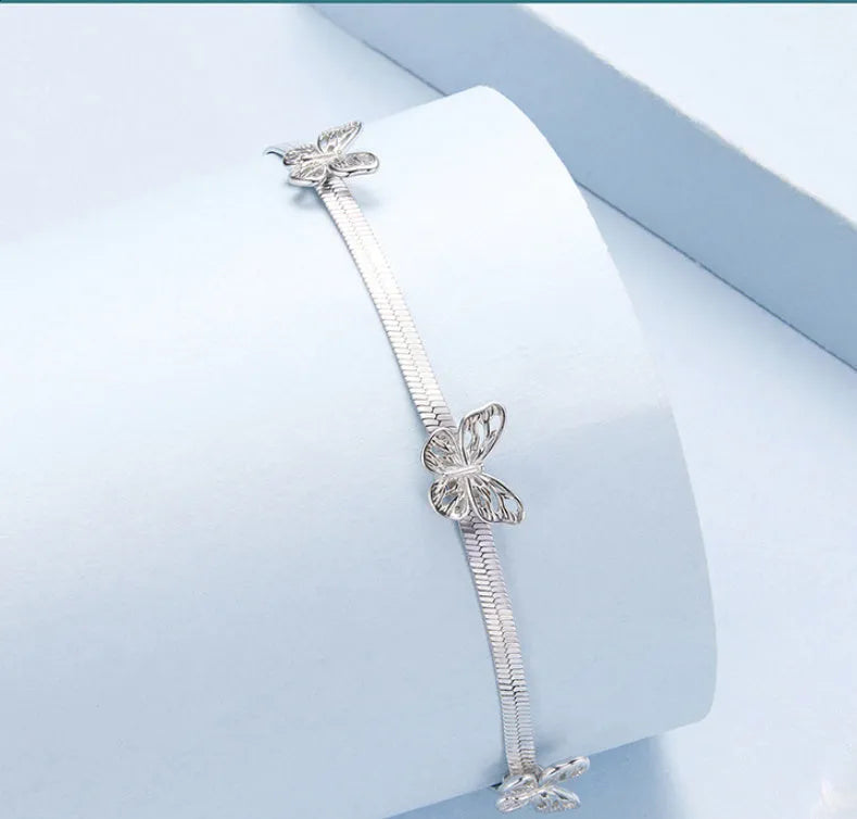 Smart Fairy Style butterfly bracelet in silver with electroplated finish, BSB217 colour, on display