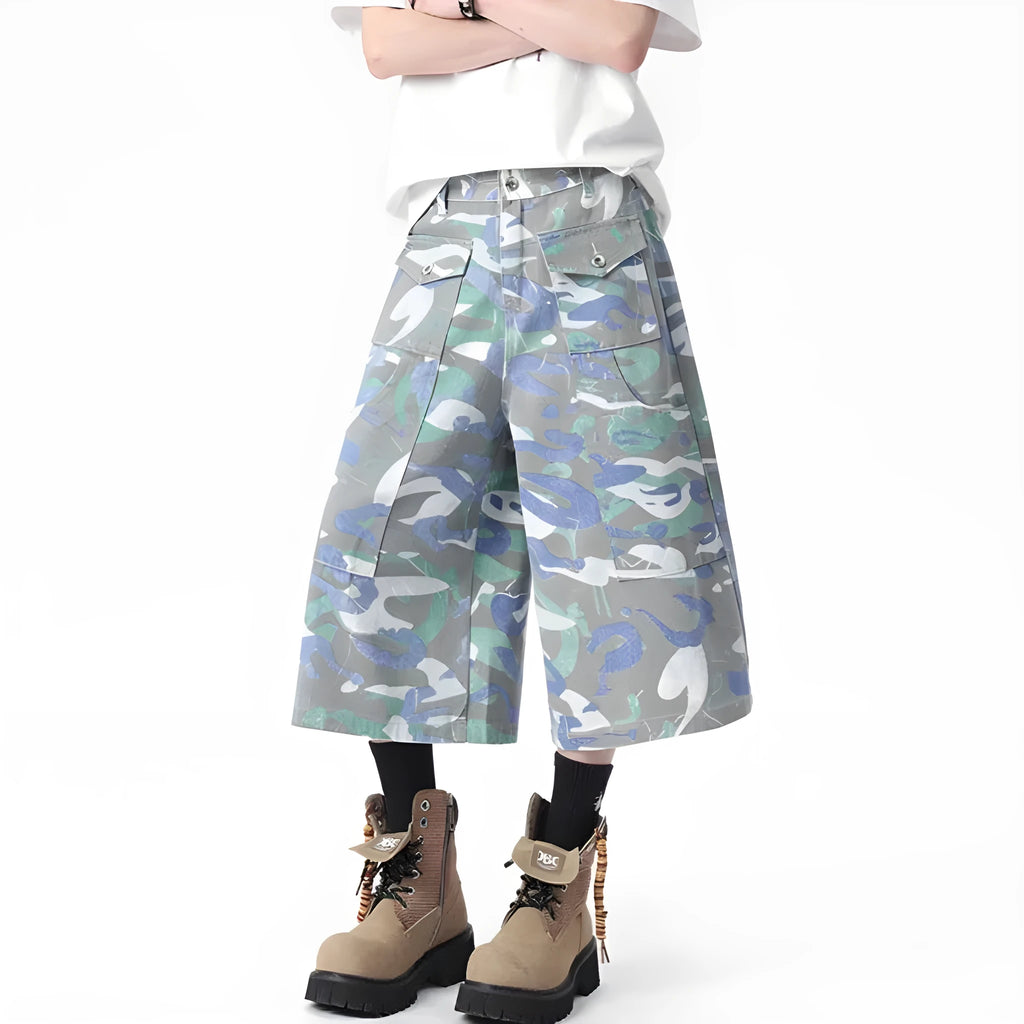 Women's cropped camouflage denim trousers with straight leg cut and front pocket