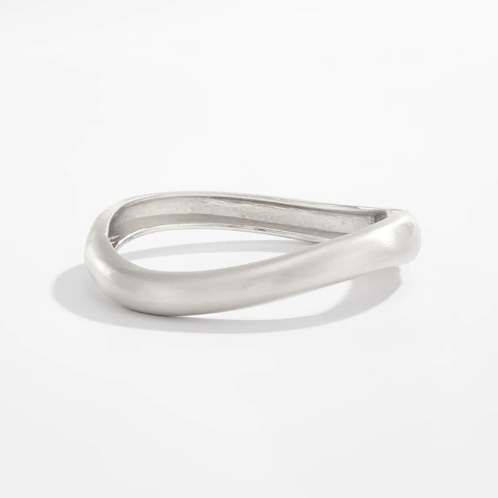 Matte finish alloy bracelet with ellipse design, electroplated ins style, shown in matte gold and matte silver options.