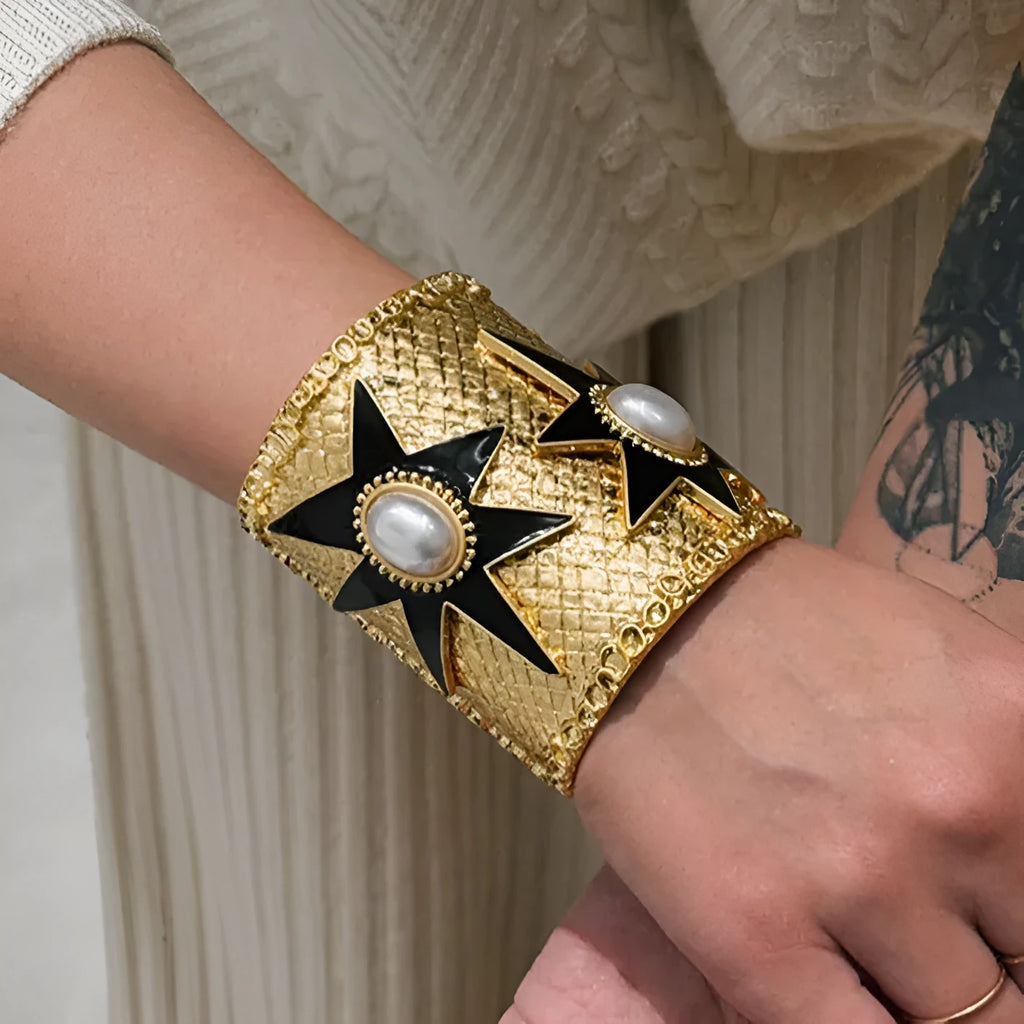 Gold-plated wide retro bracelet with star detailing, 5.8cm interface, picture colour finish