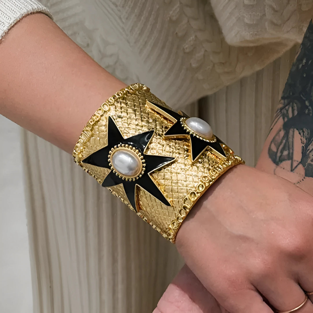 Gold-plated wide retro bracelet with star detailing, 5.8cm interface, picture colour finish