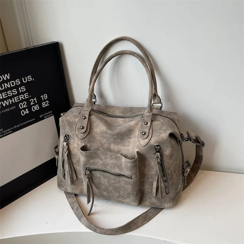Retro textured women's large-capacity messenger bag in black with stitching detail, 36x25x13cm PU crossbody bag.