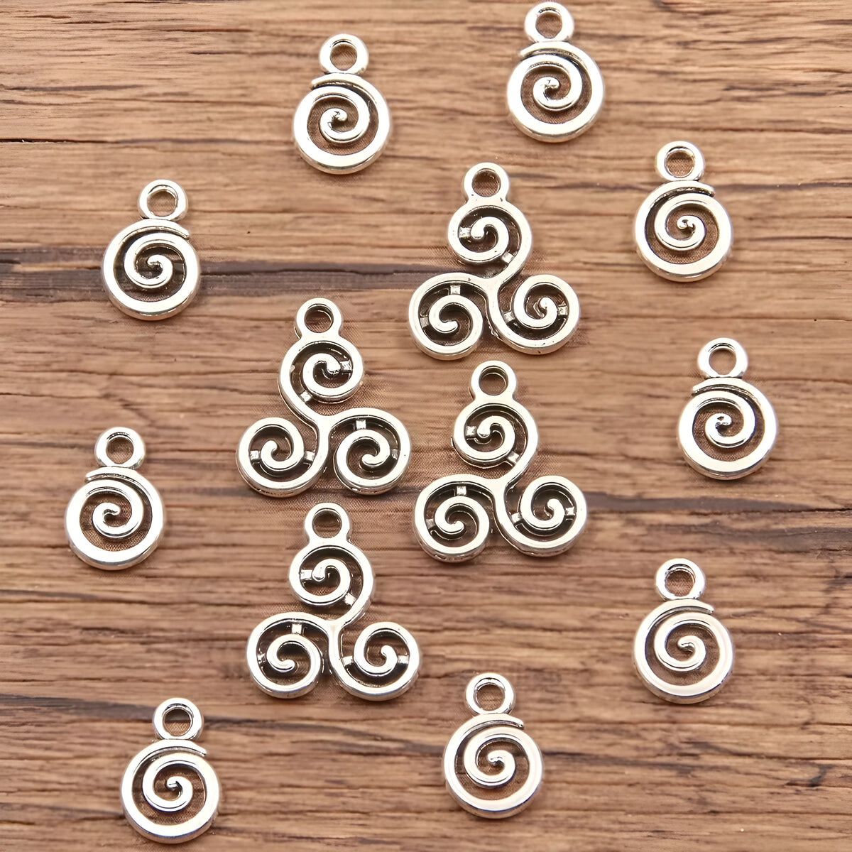Double-sided hollow circle alloy pendant, electroplated round accessory in 7x11mm and 13x15mm sizes.