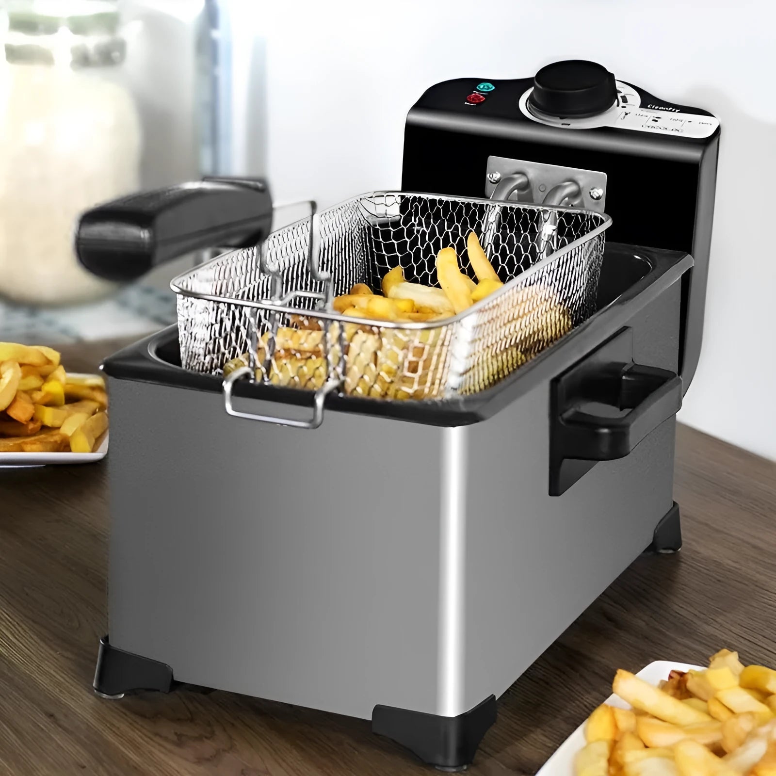 Silver 3 litre electric fryer with Teflon non-stick coating and 2000W