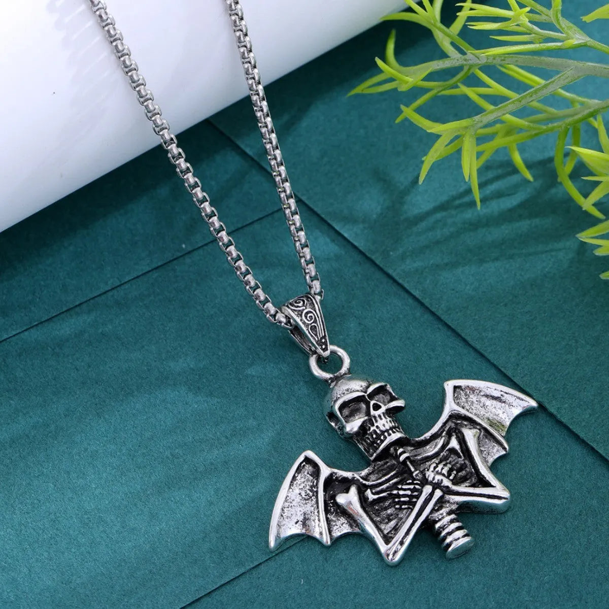 Angel Skull Retro Punk Men's Collarbone Chain necklace with silver-tone alloy angel skull pendant.