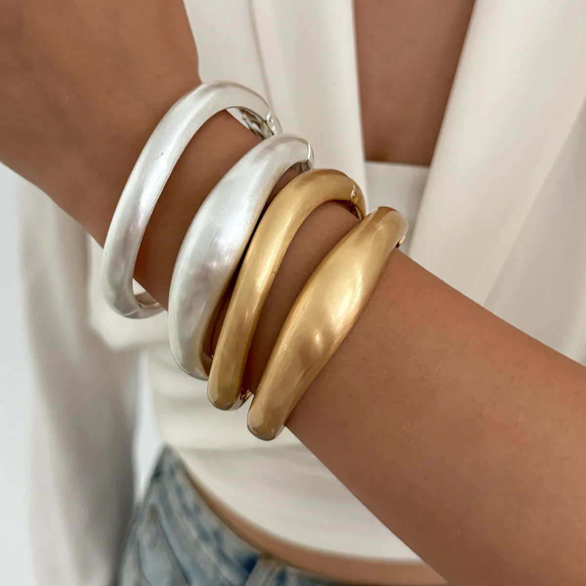 Matte finish alloy bracelet with ellipse design, electroplated ins style, shown in matte gold and matte silver options.