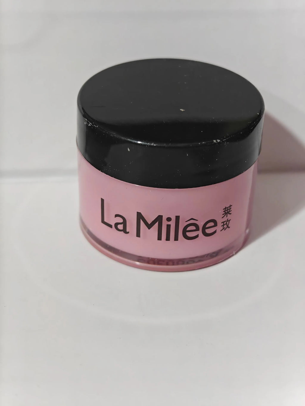 Boxed lip skin care product for moisturising dry lips, 20-30g net content.