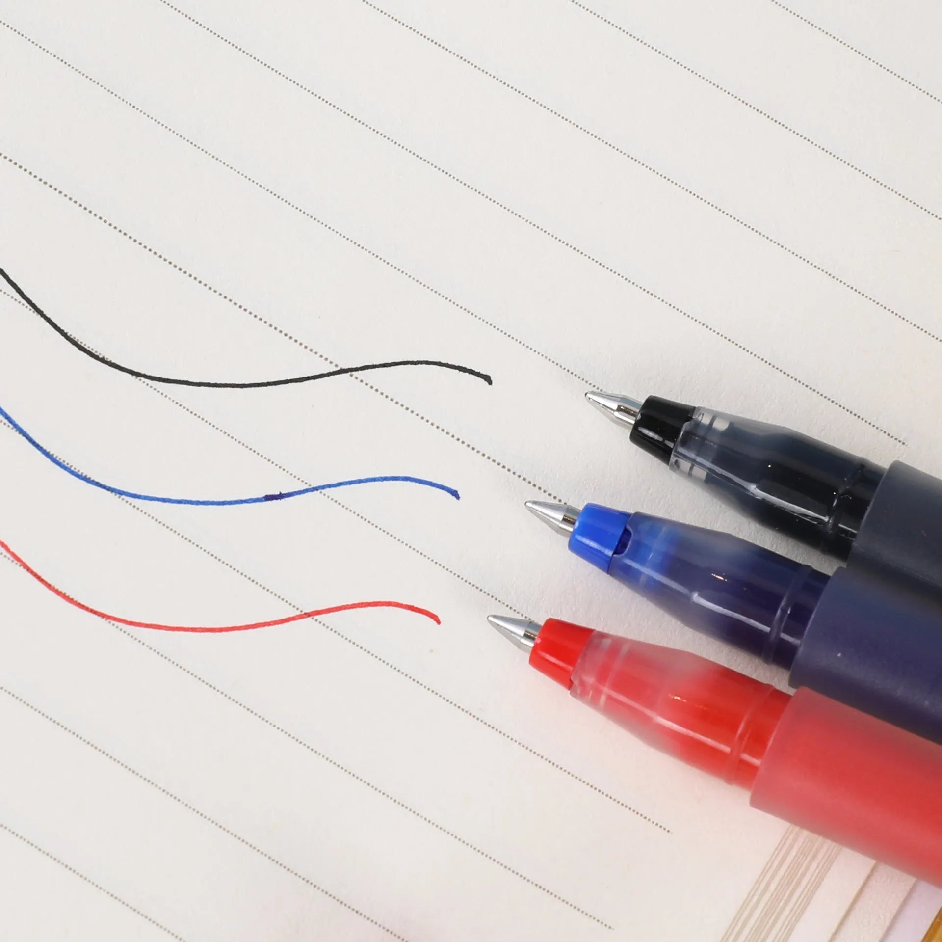 Xiaomi gel pen with 0.5mm black ink and plastic shell for office use