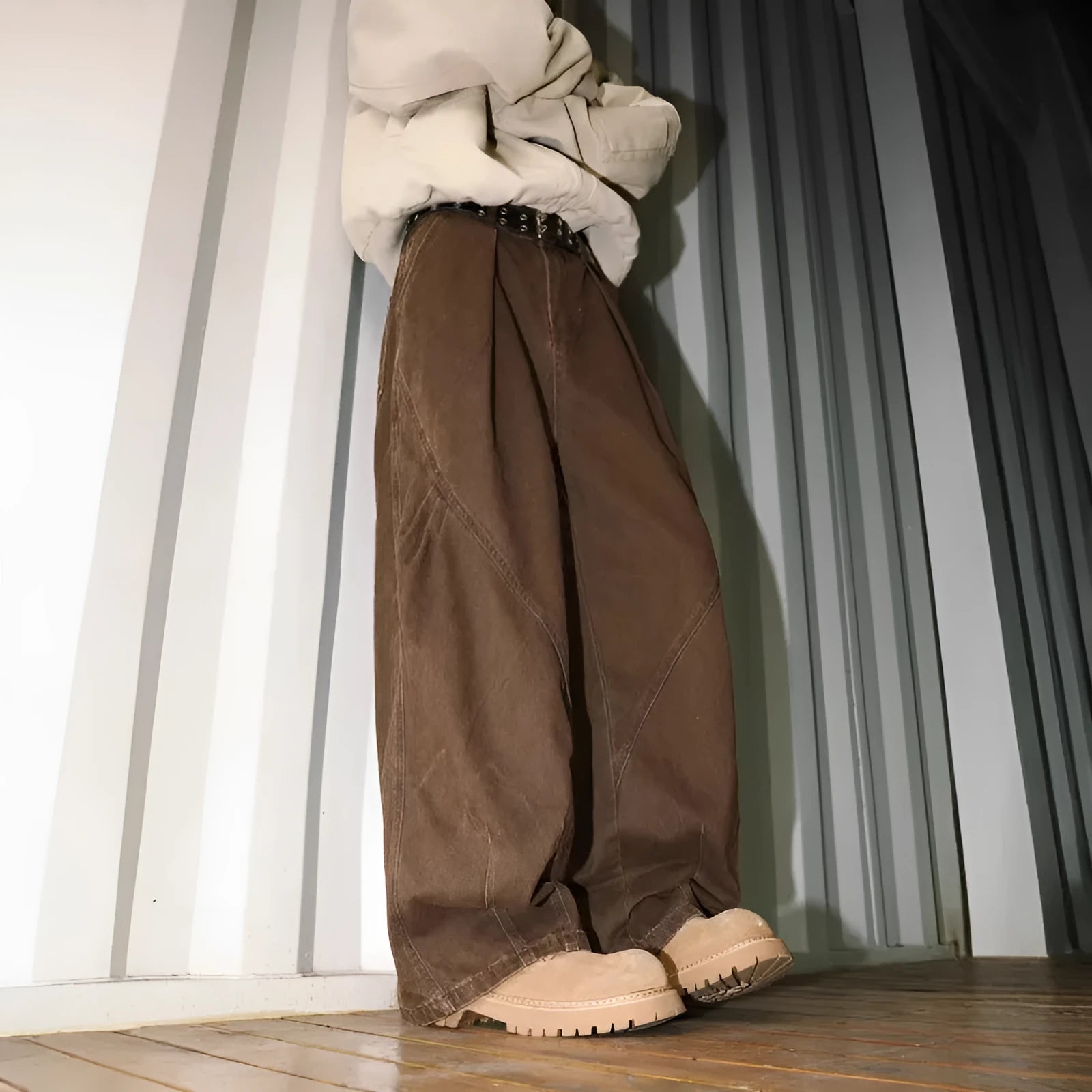 Straight leg cotton trousers with pleated front and micro-elastic waist in striped pattern