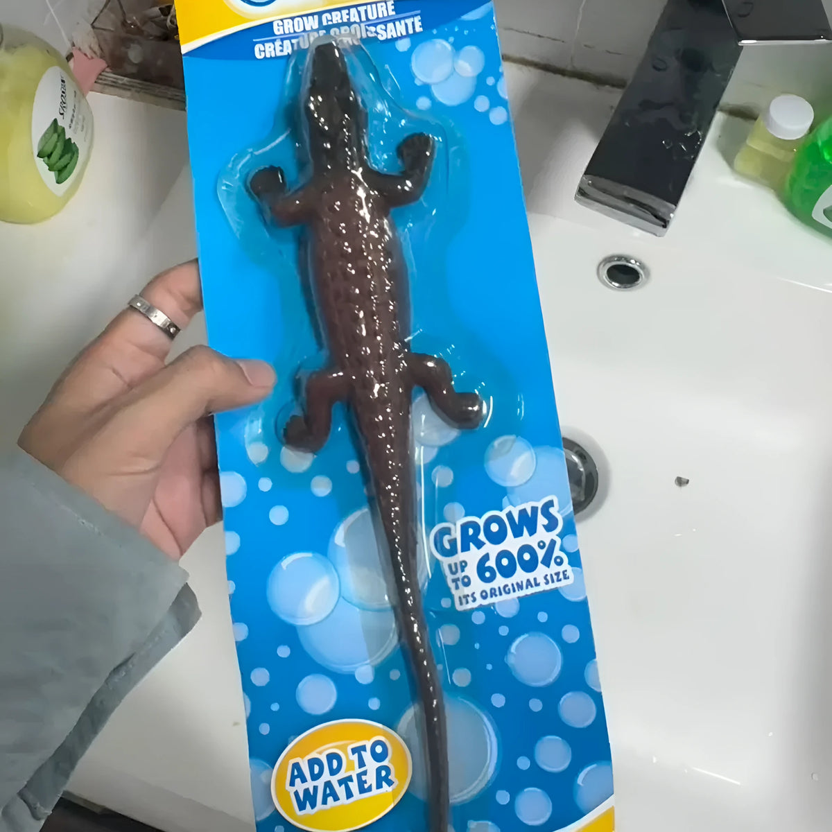 Big crocodile plastic novelty toy that expands when soaked, single piece water play item
