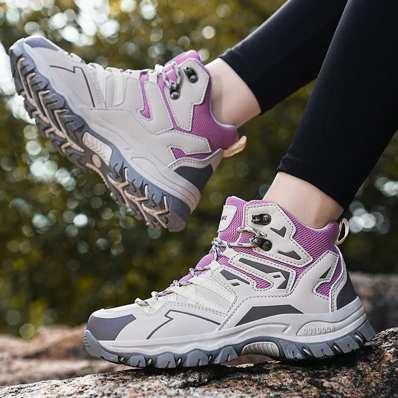 Men's low-top hiking sneakers in grey with flannel upper and natural rubber sole.