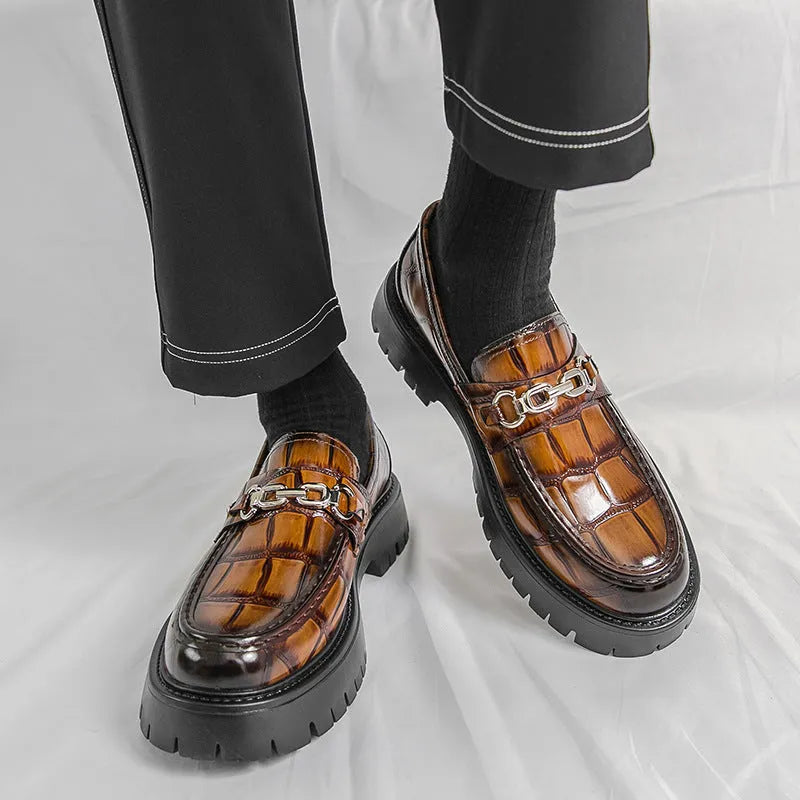 Men's crocodile-pattern leather loafers in British style with flat heel platform