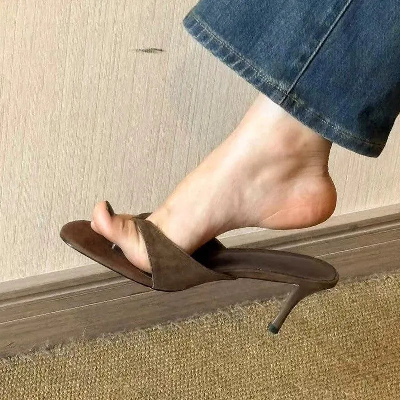 Women's pointed toe flip-flops with PU upper and rubber sole, black or brown, sizes 35-42