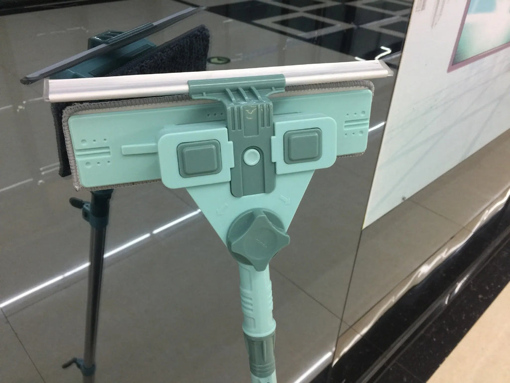 Manual glass cleaner with retractable handle and double-sided stainless steel scraper for high-rise window cleaning